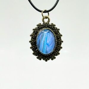 Antique-Style Blue Pendant Necklace